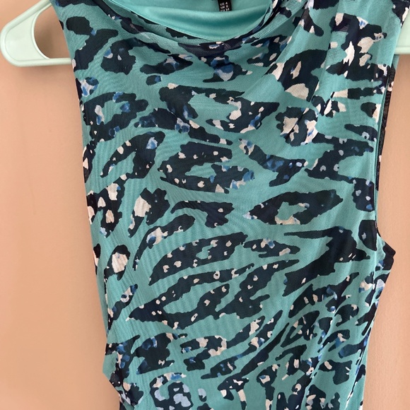 Extremely flattering Donna Morgan mesh dress - Picture 5 of 5